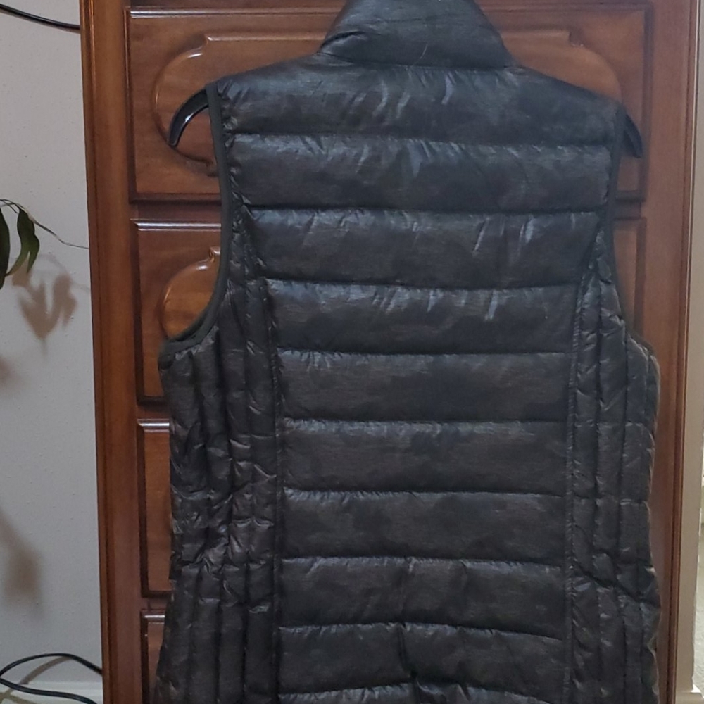 Vest - Picture 4 of 4